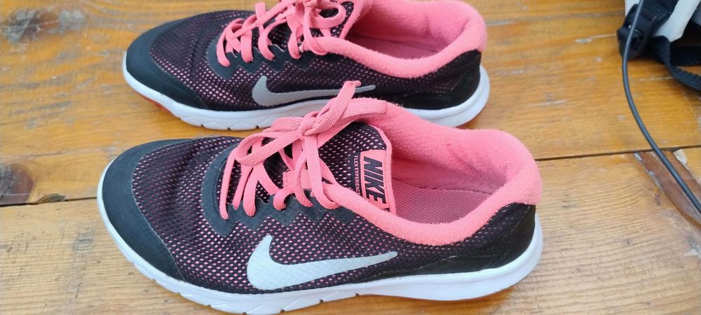 Кросівки жіночі nike