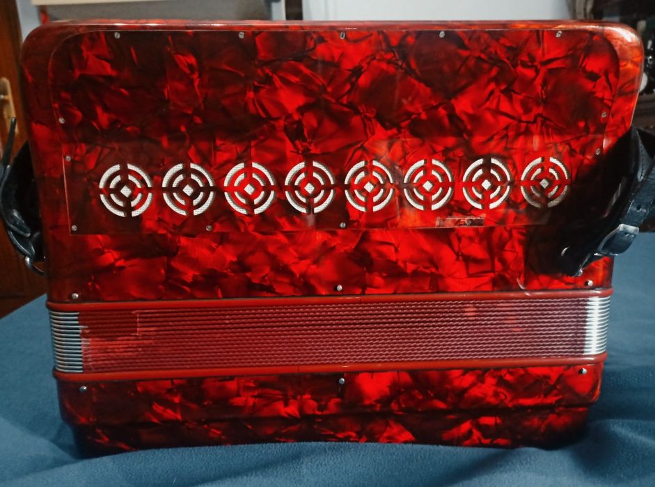 Acordeão PAOLO SOPRANI 4ª voz 120 Baixos