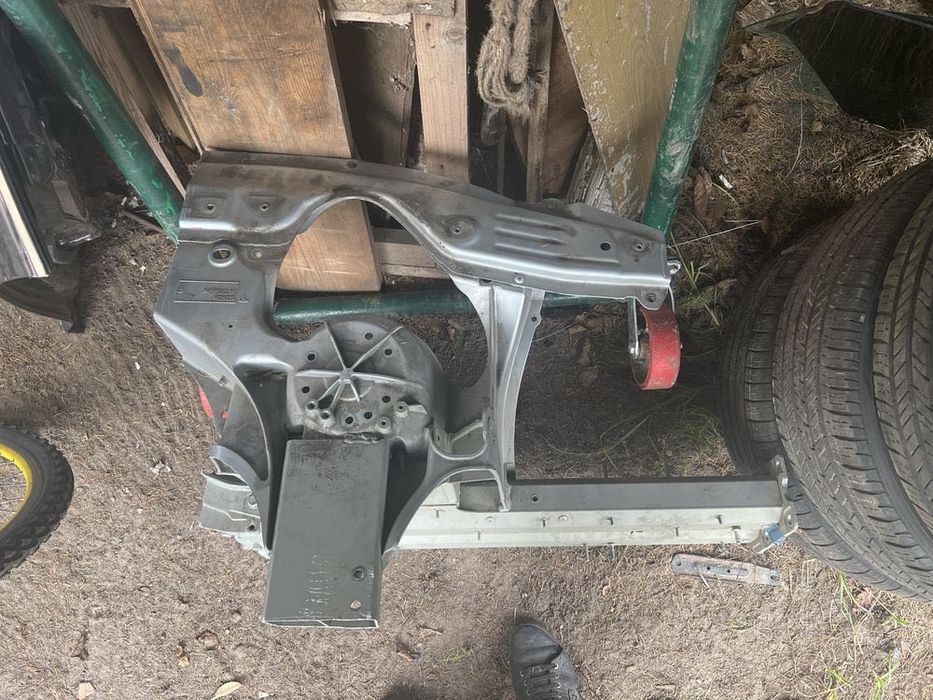 Четверть ліва tesla s 2015рік