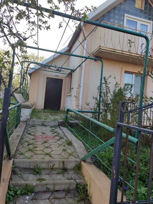 Продам дачу в солов'їній рощі.