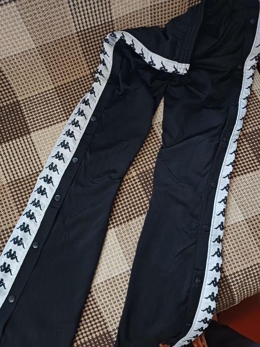 Нові штани kappa , розмір s-m ,  утеплення,  кльош , на кнопках