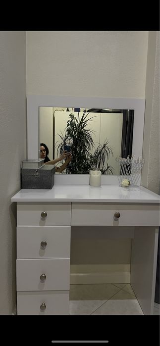 Комод для макіяжу