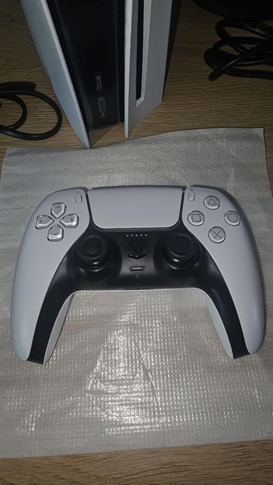 PlayStation 5 z napędem 825 GB większy radiator + Pad halla tmr