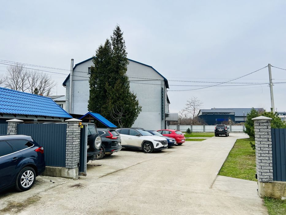 Продаж! Діючий офісний будинок 863м2 з ремонтом + земля 11.6 сот