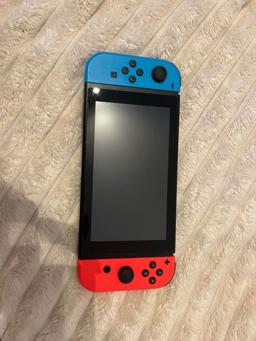 Nintendo Switch + pudełko + akcesoria + 4 gry
