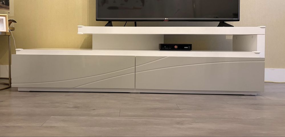 Vendo móvel de apoio a TV