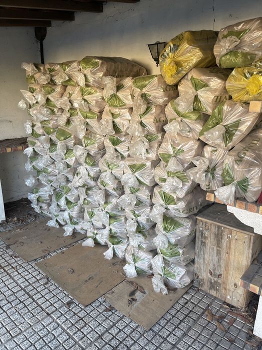 Sacos de 20kg de briquetes