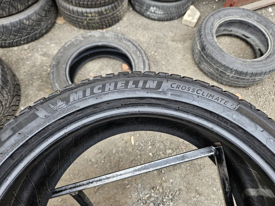 Шины БУ 235 40 R 19 Michelin cross climate 2 комплект всесезон