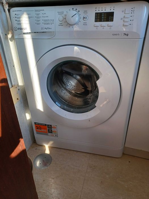 Vendo Máquina de lavar a roupa INDESIT, semi nova, em Rio Tinto, Gondomar