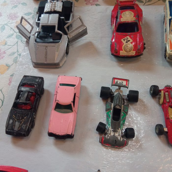Lote de  carrinhos com alguns anos