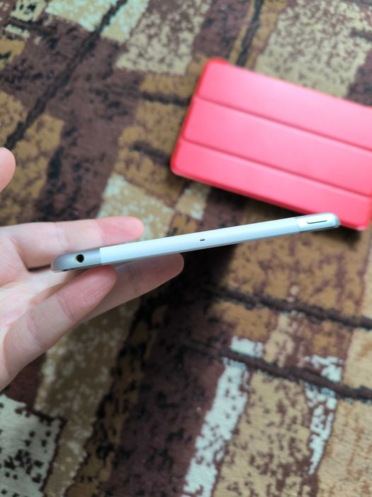 Apple iPad Mini 3 128 гб з чохлом