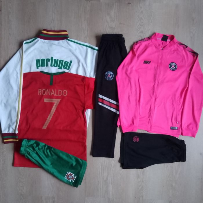 Футбольна форма і гетри