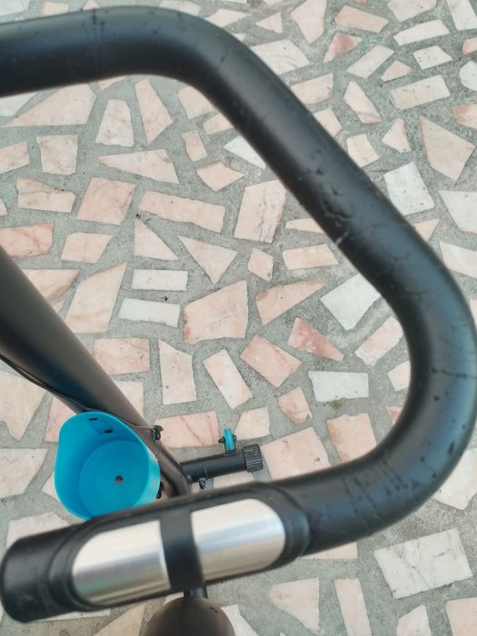 Bicicleta Estática Conectada e com Resistência Motorizada EB140 B