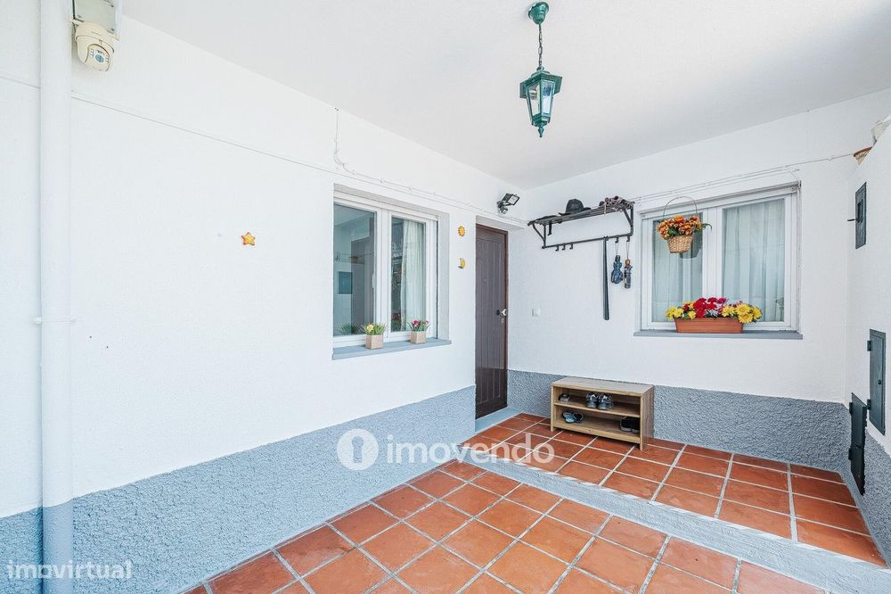 Moradia T4 isolada, totalmente mobilada e equipada, em Queijas