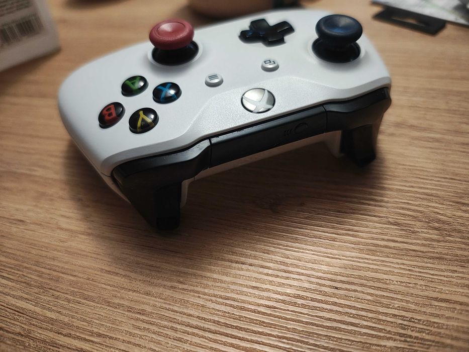Pad Xbox One biały