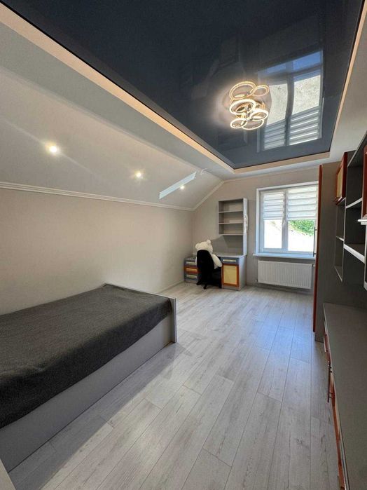 2-х поверховий будинок з ремонтом в с. Нижнів