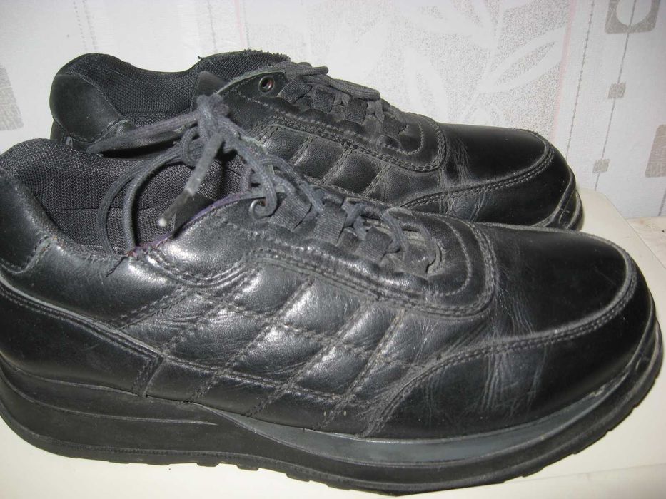 Кроссовки  кожаные теплые потрясающие мощные суперcтильные р44 ст 29см