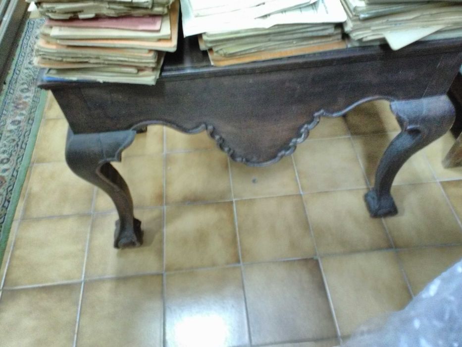 Mesa de apoio antiga em madeira estilo D. João V