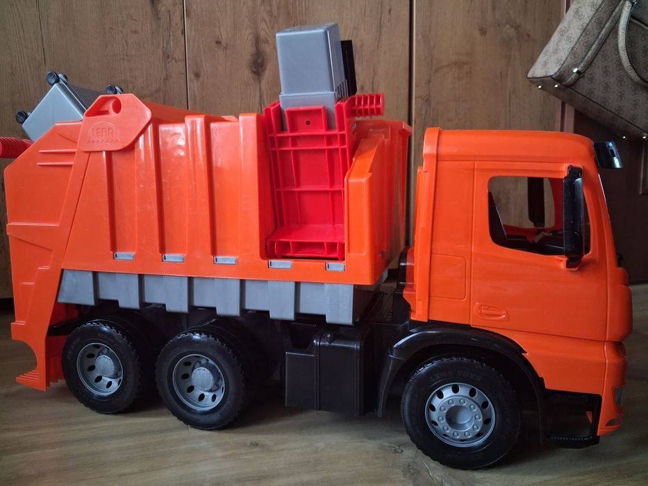 LENA śmieciarka GIGANT Mercdders  72CM uzywana