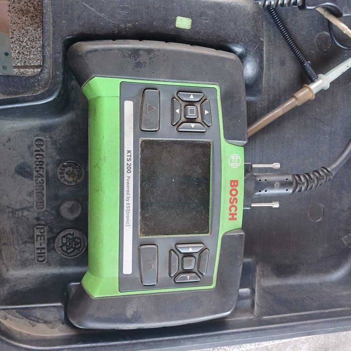 Сканер BOSCH KTS 200 ESI-tronic