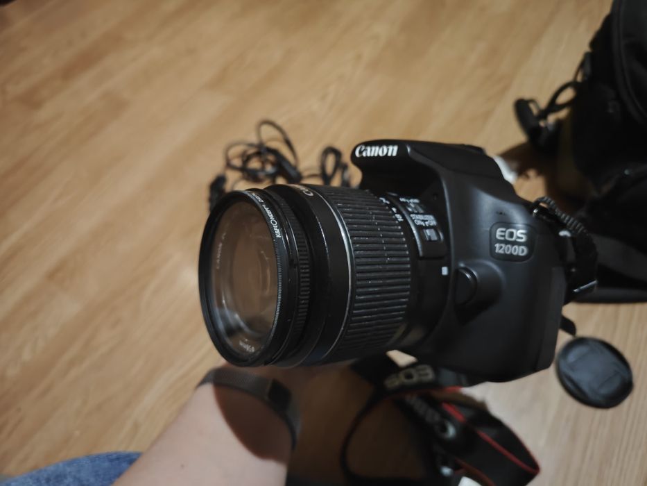 Câmara Canon 1200D + objetiva
