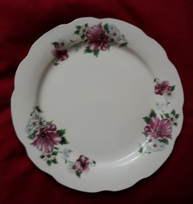 Śliczny nieużywany serwis obiadowy z chińskiej porcelany