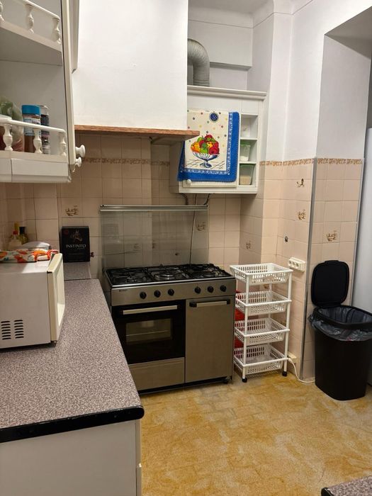 Quarto com Varanda — Reboleira, 5 min a pé da Estação