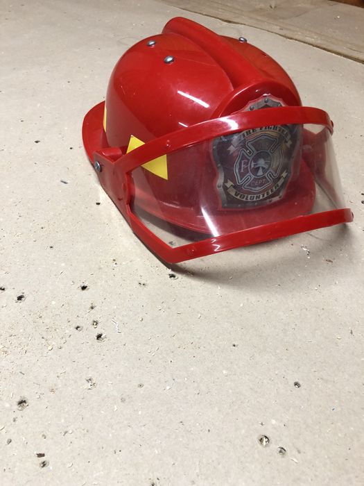 Kask strażacki dla dzieci z opuszczaną szybką. Tylko odbior osobisty !