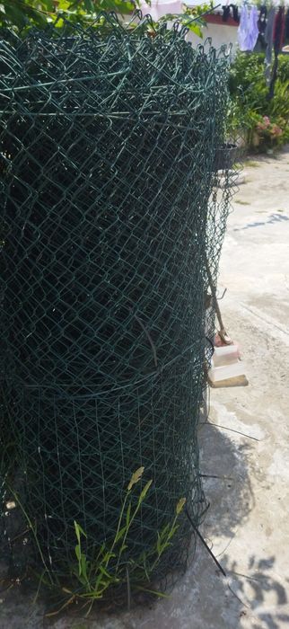 rede de vedação 1,50cm de altura por mais ou menos 6m de comprimento