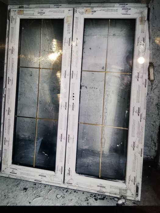 Okna 4 szt, plastik i drewno.