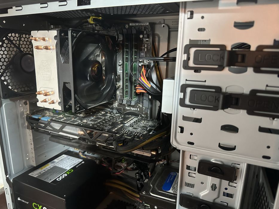Vendo um computador de secretária