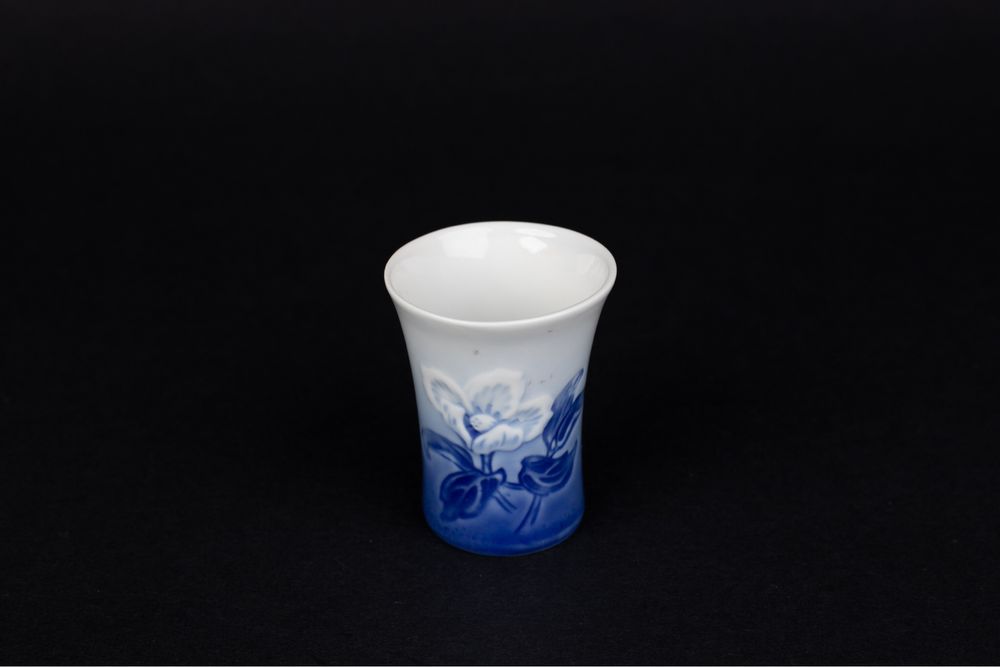 Bing & Grondahl Kopenhaga B&G wazonik ciemiernik Dania porcelana