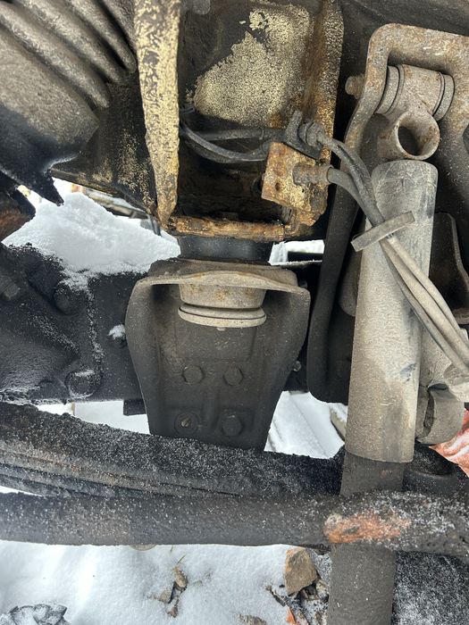 Подушка кузову передня Мерседес 609,709,711,811,814,Рекс,Варио