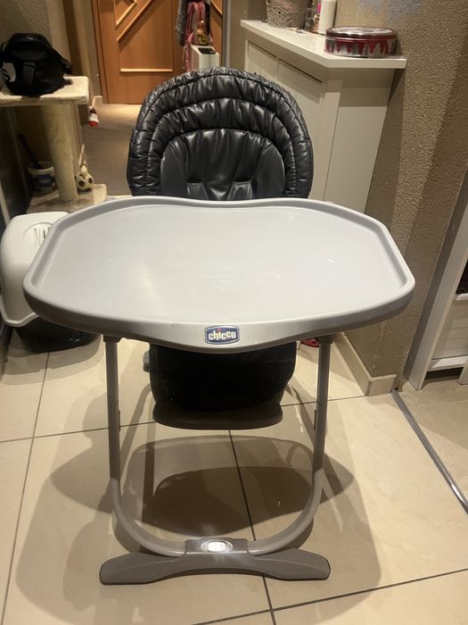 Krzeselko do karmienia  firmy „chicco”.