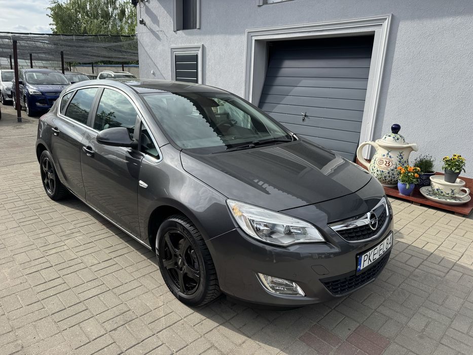 Opel Astra J 1.4 140 KM sprowadzony 2010 zarejestrowany klimatronic 164 tys km