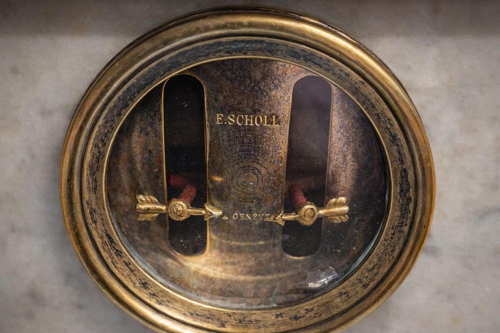 Zabytkowa waga szalkowa – marmur, mosiądz – Genewa – ok. 1883 r.