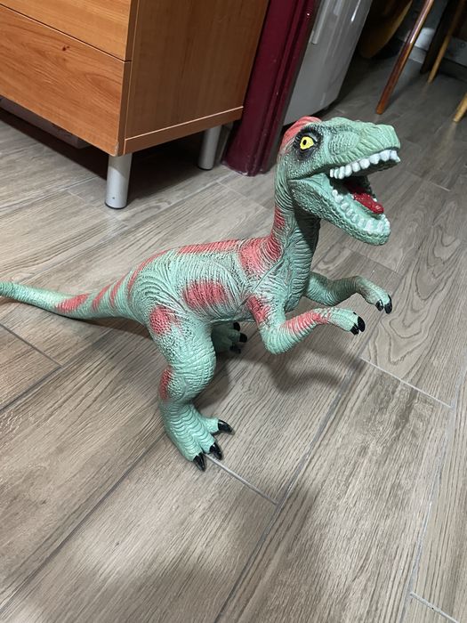 Игрушка динозавр
