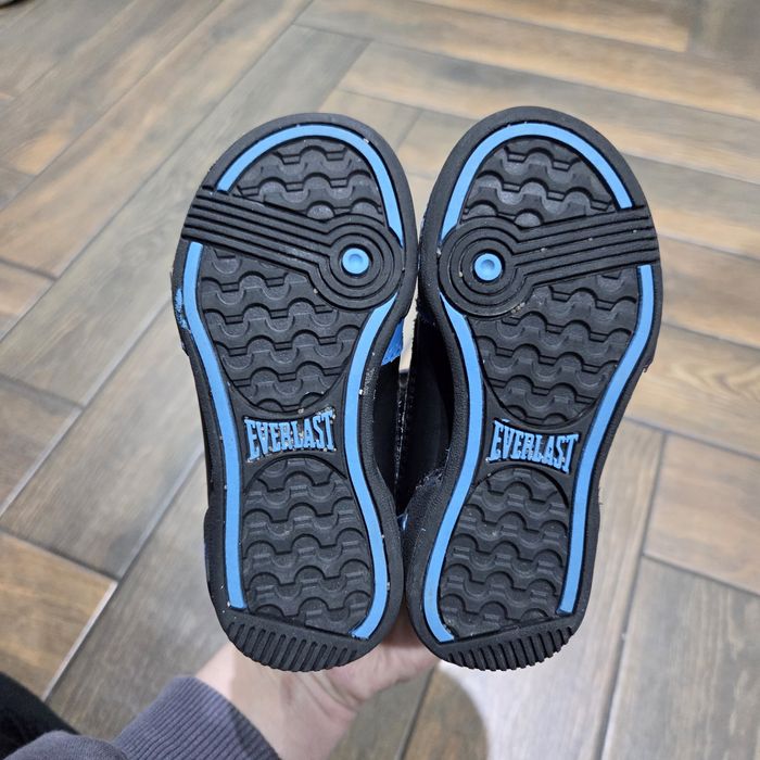 Śliczne buciki ze skórki marki Everlast rozmiar 21.5cm.
