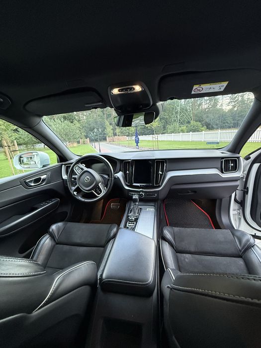 Volvo xc60 2018rok R-desing niski przebieg salon polska