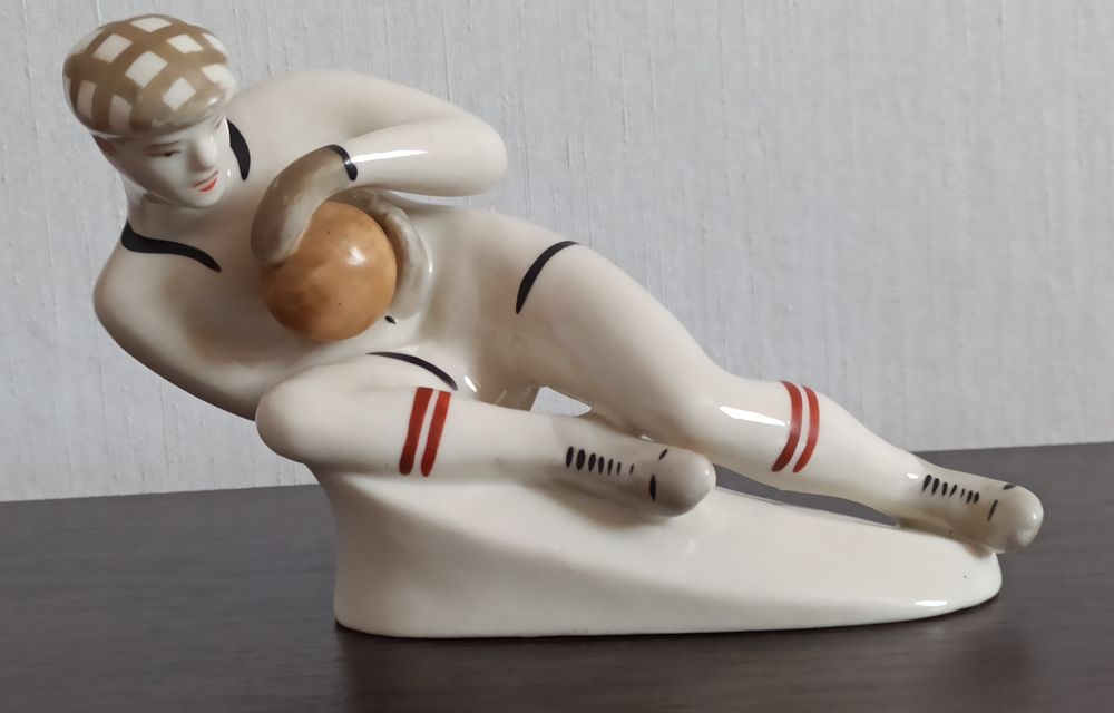 Статуэтка фарфор СССР, вратарь.