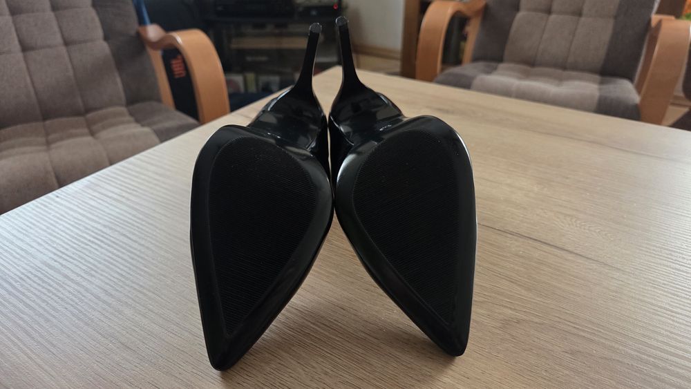 Szpilki nr 38 lakierki czarne - nowe