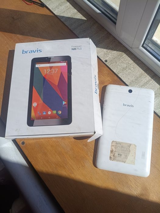 Планшет Bravis nb 753
