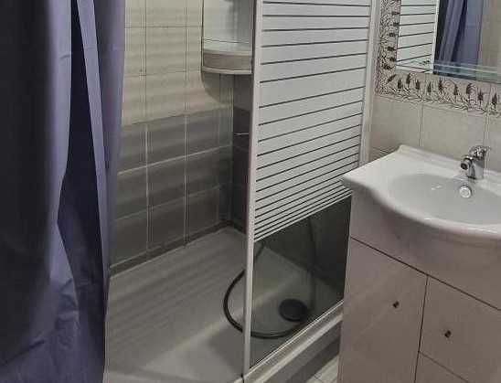 Quarto individual ou duplo Oeiras para estudantes, bem localizado, muita luz, ambiente sossegado
