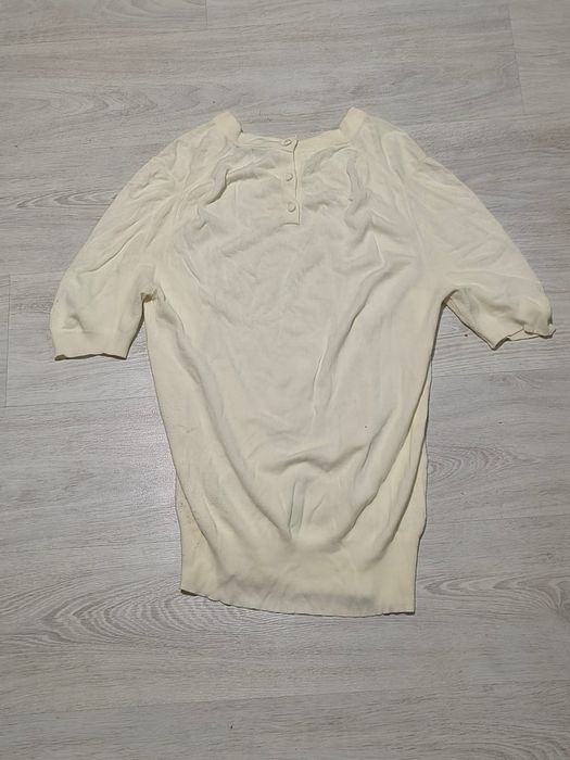 Beżowy sweter sweterek ze średnim rękawem