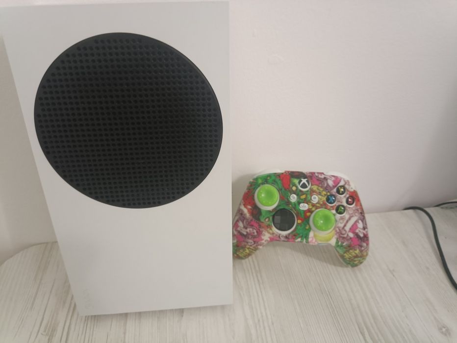 Продаю Xbox series s +27 ігор у подарунок