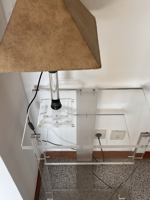 Conjunto mesa d apoio e candeeiro ACRILICO