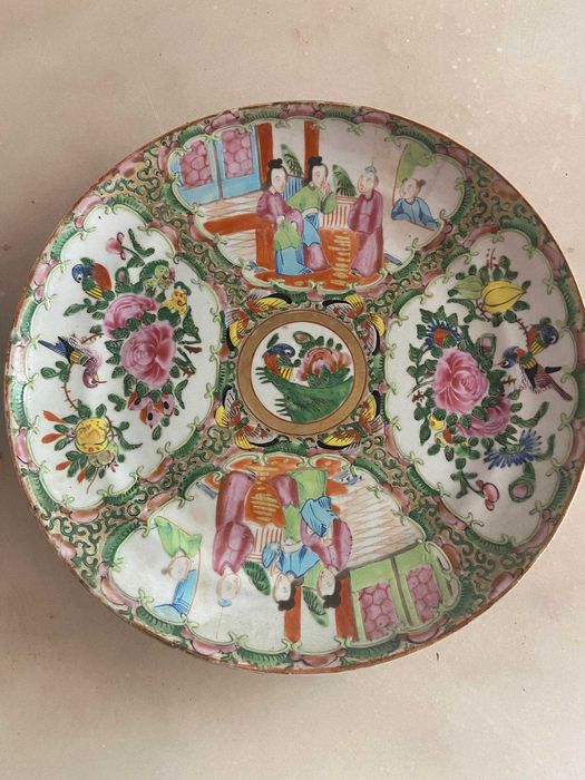 Par de pratos em porcelana chinesa dita Mandarim Sec. XIX
