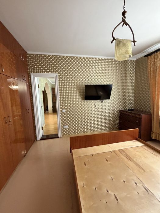 Продам частину будинку на вул. Руська,5
