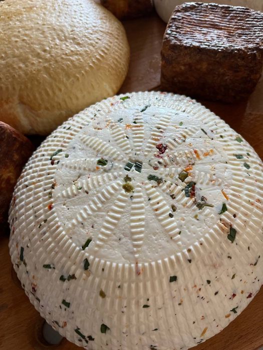Карпатські сири в асортименті
