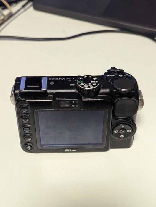 Nikon Coolpix p5100 працює але на запчастини